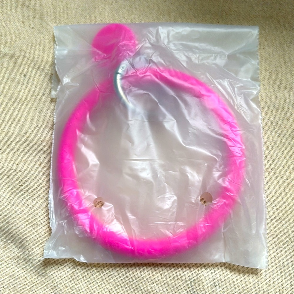 Drunk Elephant Keychain Key Ring Arm Band Silicone Pink - Picture 2 of 2